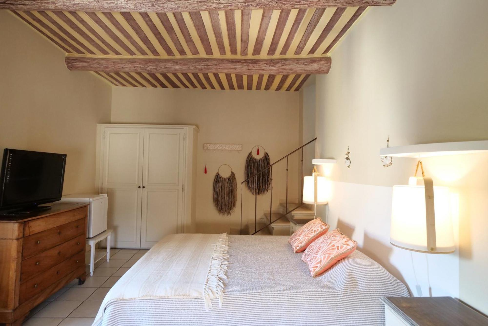 Chambres Du Vieux Bistrot Cabrières-dʼAvignon エクステリア 写真